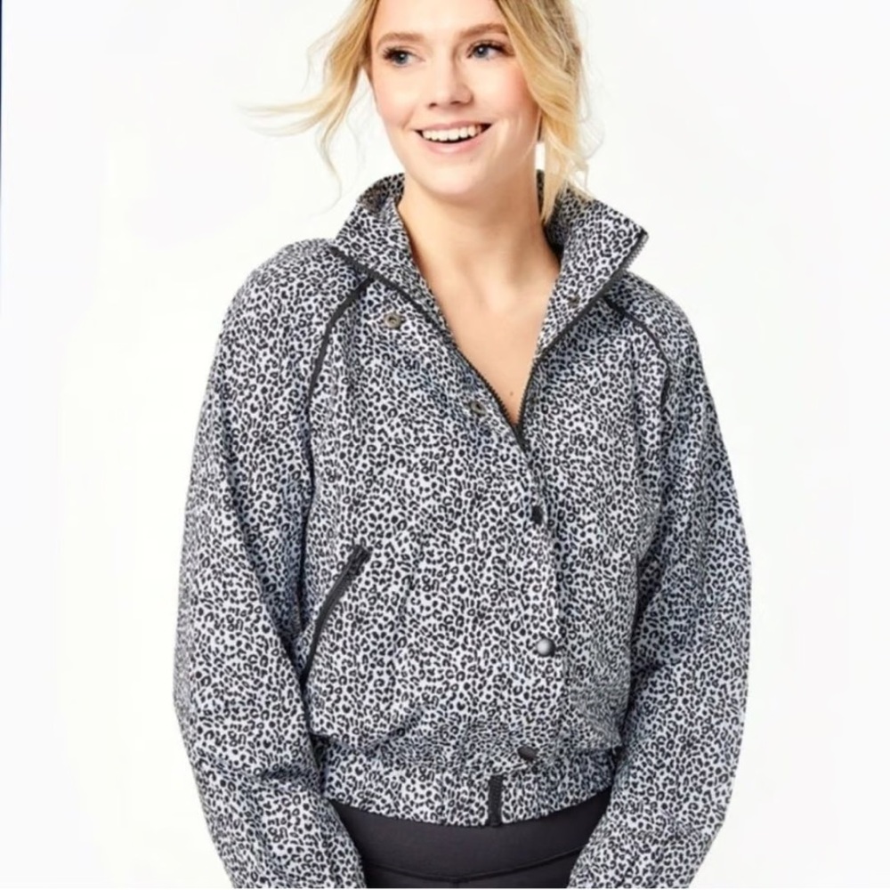 All Fenix Women’s Black & White Full Zip Jacket Size Small